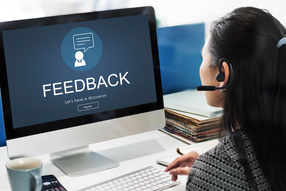 Customize responses to online customer reviews