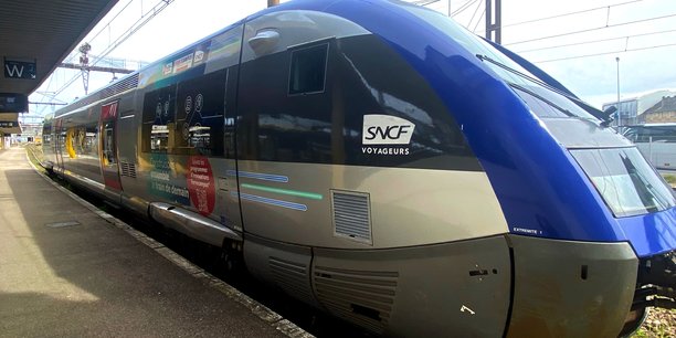 Cet autorail X73525 acquis et restauré par la Région Nouvelle-Aquitaine va accueillir des systèmes et équipements qui permettront de concevoir le train de demain.